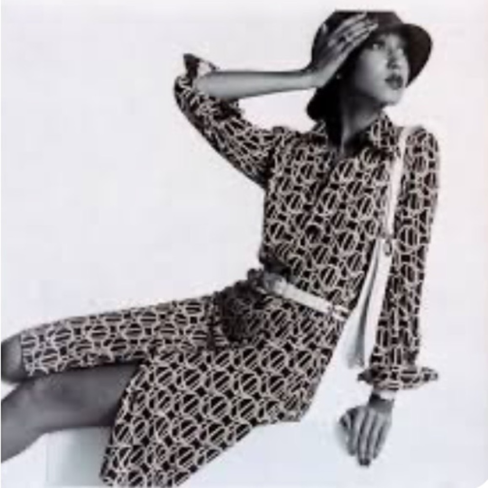 DRESSES - Picture 16 of 16